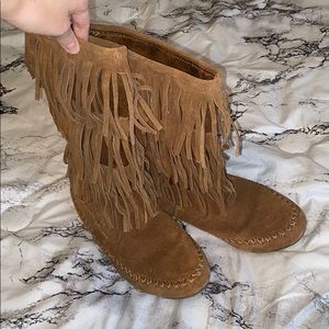 Makalu moccasin boots